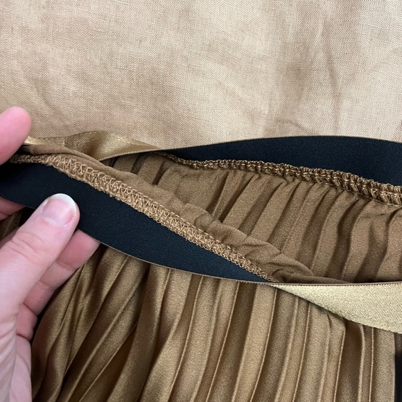 Mango NEW pleated satin minimalist midi skirt with elastic waistband - Picture 7 of 7